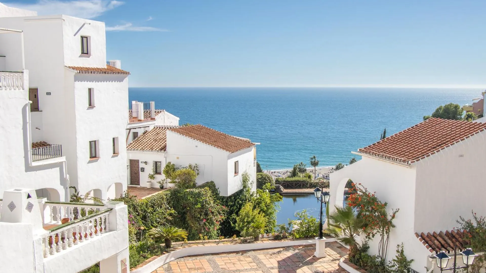 Capistrano Playa, 2 Bedroom & Free Wi-Fi Nerja Apartment