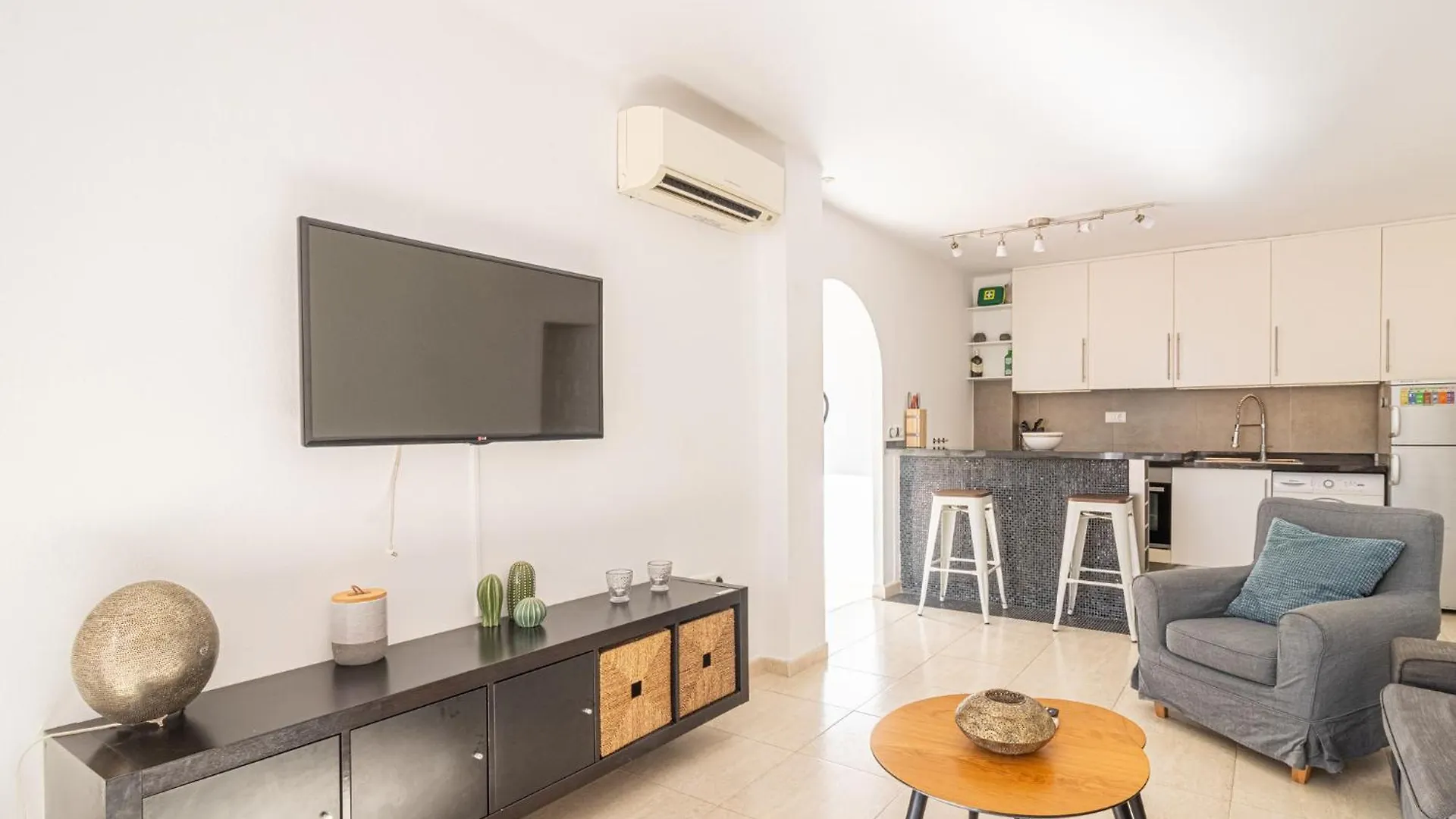 Capistrano Playa, 2 Bedroom & Free Wi-Fi Nerja