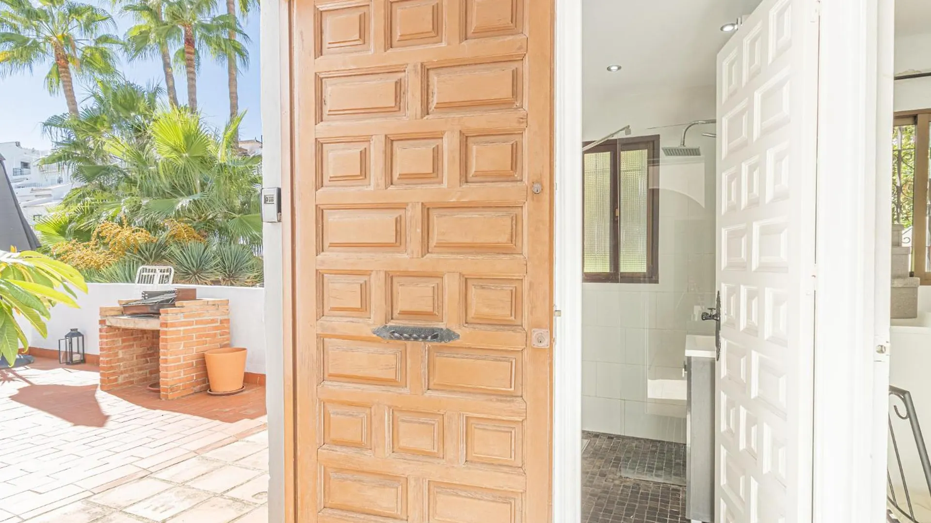 Capistrano Playa, 2 Bedroom & Free Wi-Fi Nerja Apartment