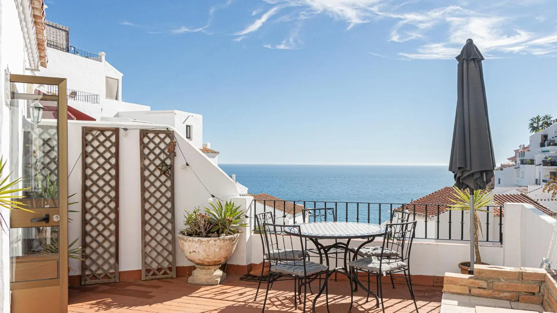 Capistrano Playa, 2 Bedroom & Free Wi-Fi Nerja Spain