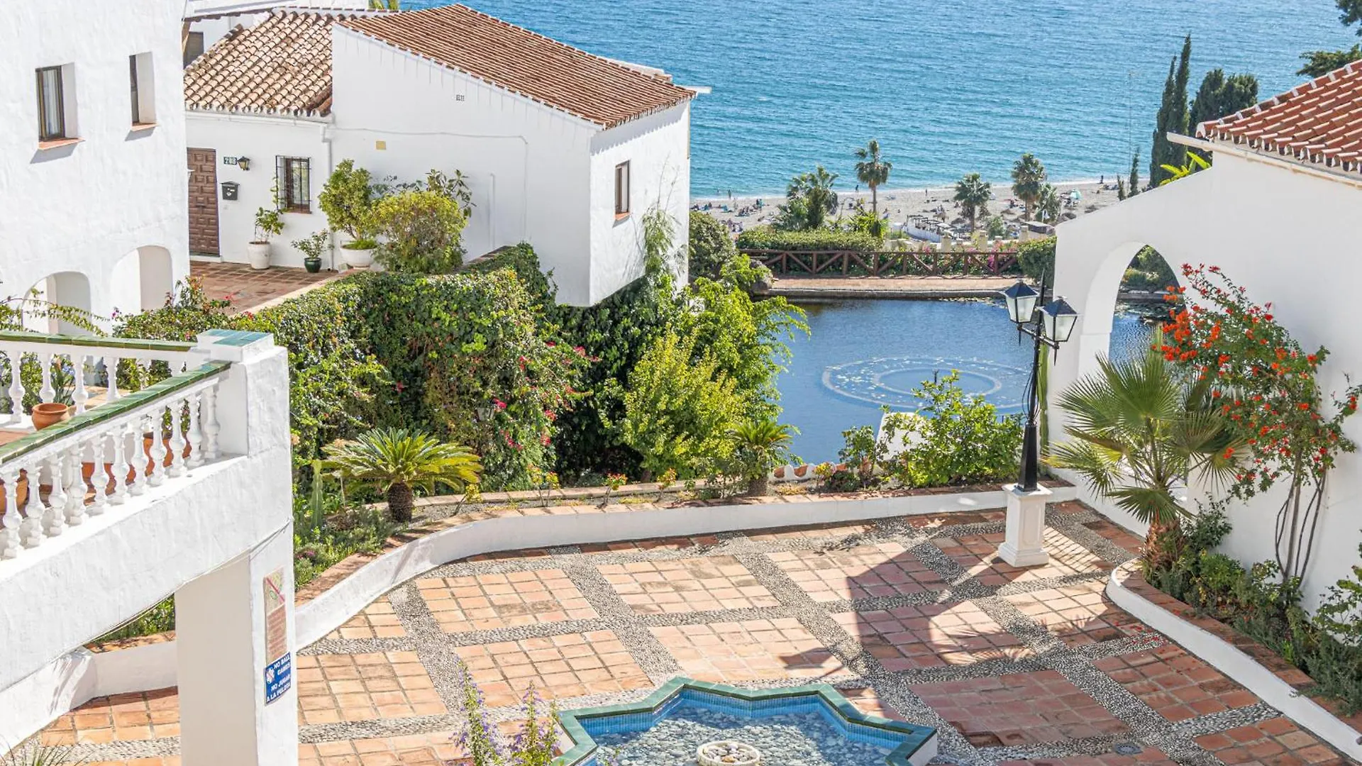 Capistrano Playa, 2 Bedroom & Free Wi-Fi Nerja
