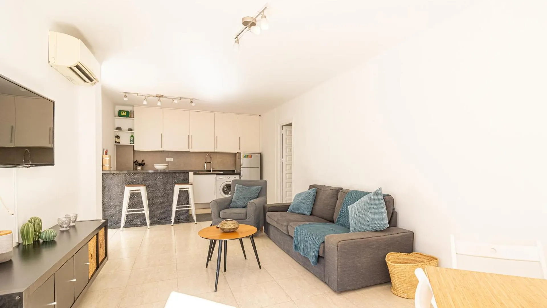 Capistrano Playa, 2 Bedroom & Free Wi-Fi Nerja