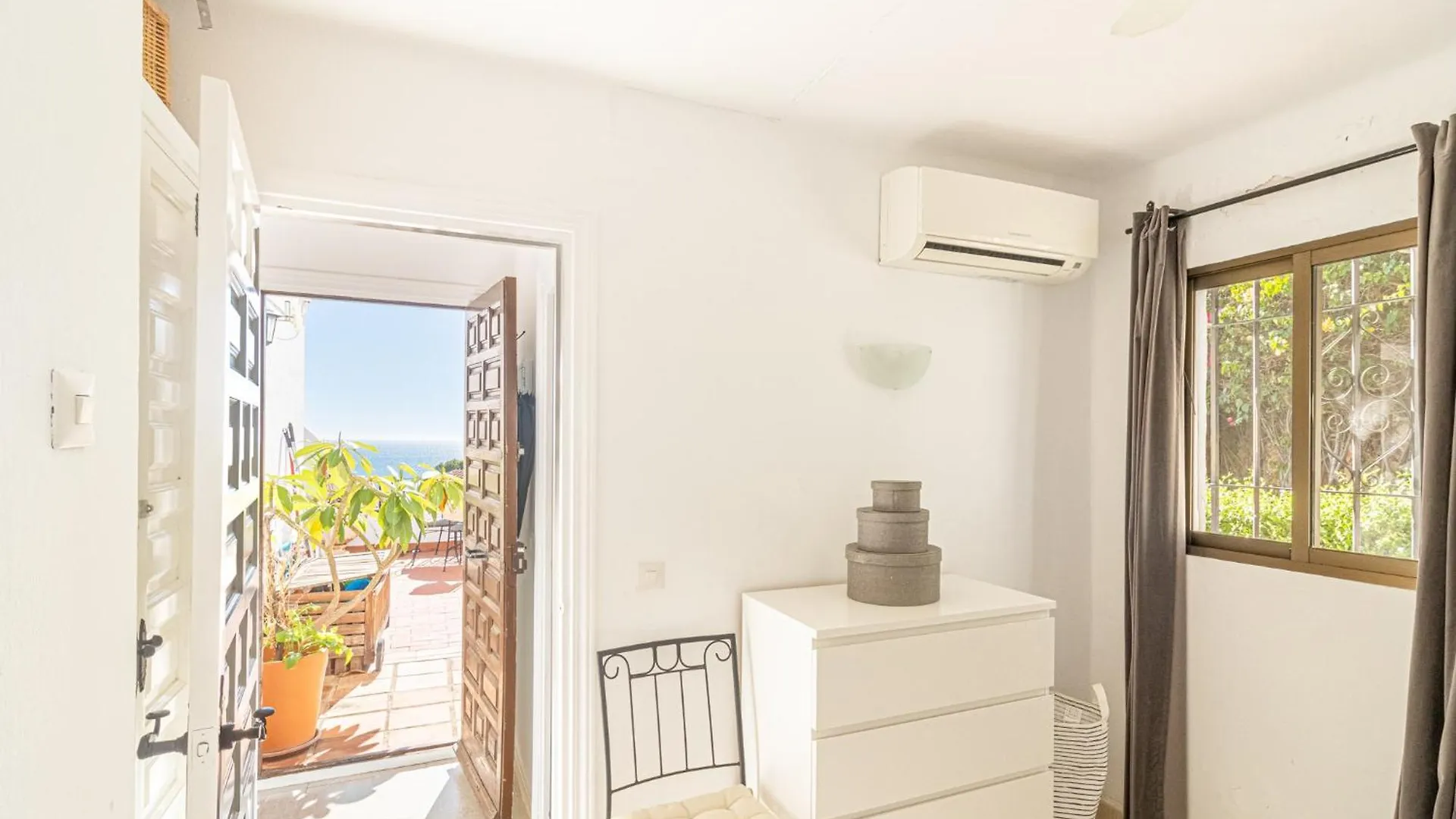 Capistrano Playa, 2 Bedroom & Free Wi-Fi Nerja