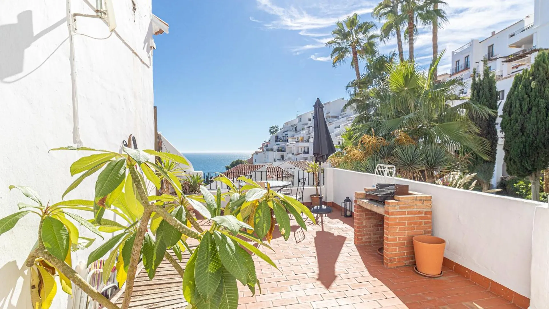 Capistrano Playa, 2 Bedroom & Free Wi-Fi Nerja Apartment